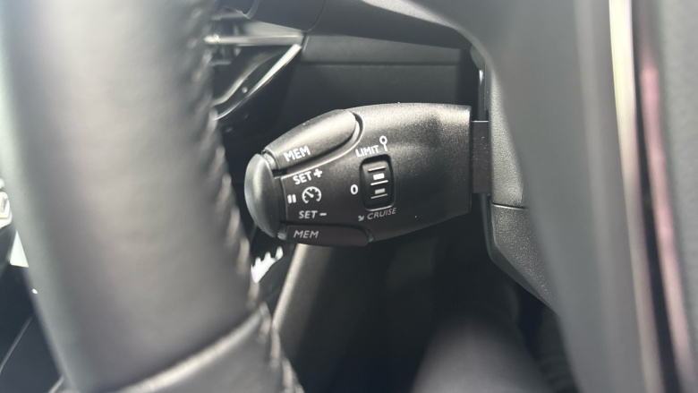 Peugeot 208 1.2 PureTech 100 Allure Premium + 5dr Petrol Hatchback